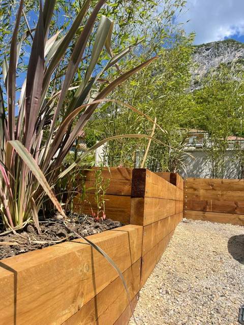 Nos spécialistes sont à votre service pour aménager votre espace extérieur.